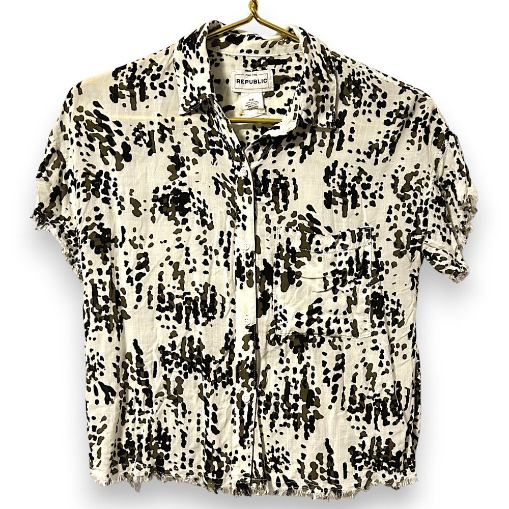 For The Republic Cropped Camo Short Sleeve Button-Up - Picture 4 of 9